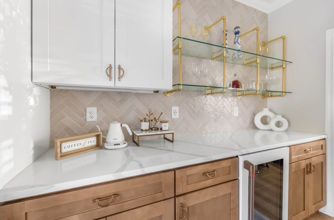 Kitchen with S1 Ash Grey wood-grain base cabinets, white uppers and gold shelving