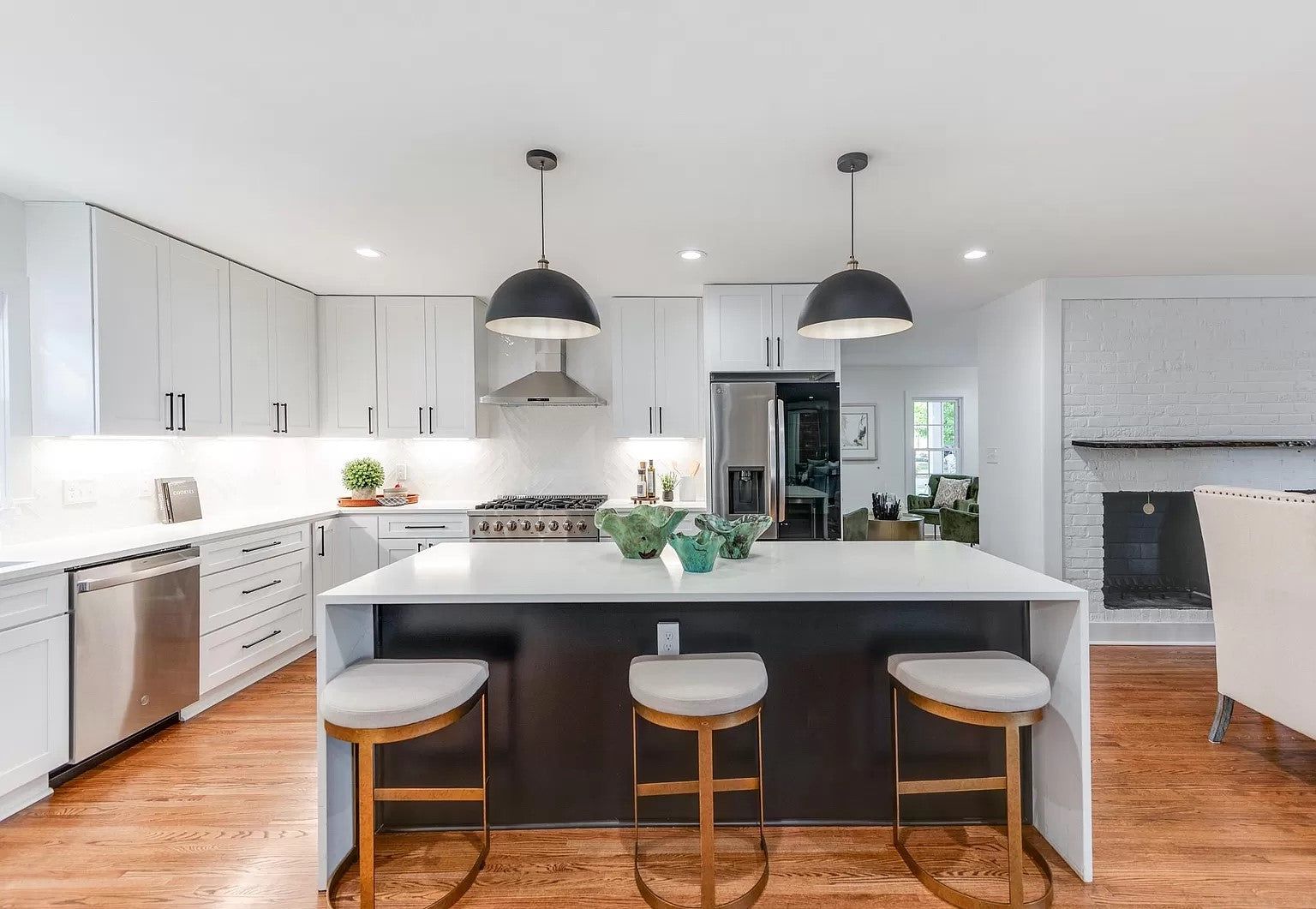 White shaker kitchen with a dark D5 Cyberspace island and black pendants